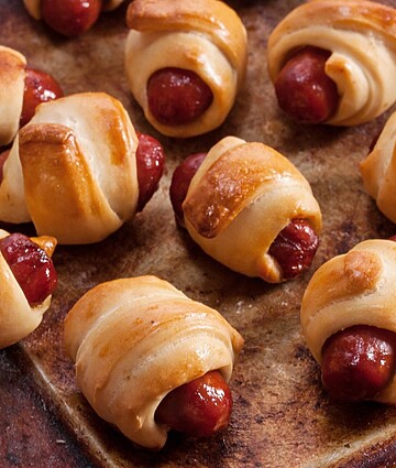 Delicious mini pretzel dogs, a perfect homemade snack for parties and gatherings.